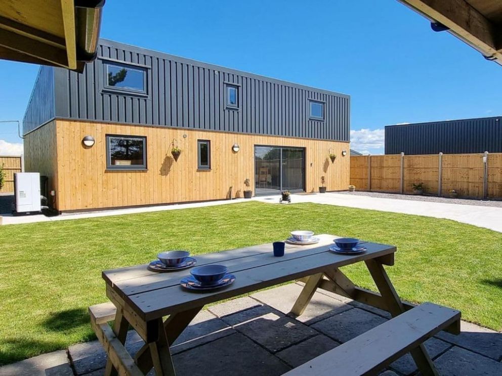 Dronefield Lodge in Somerton Somerton, Somerset Self Catering