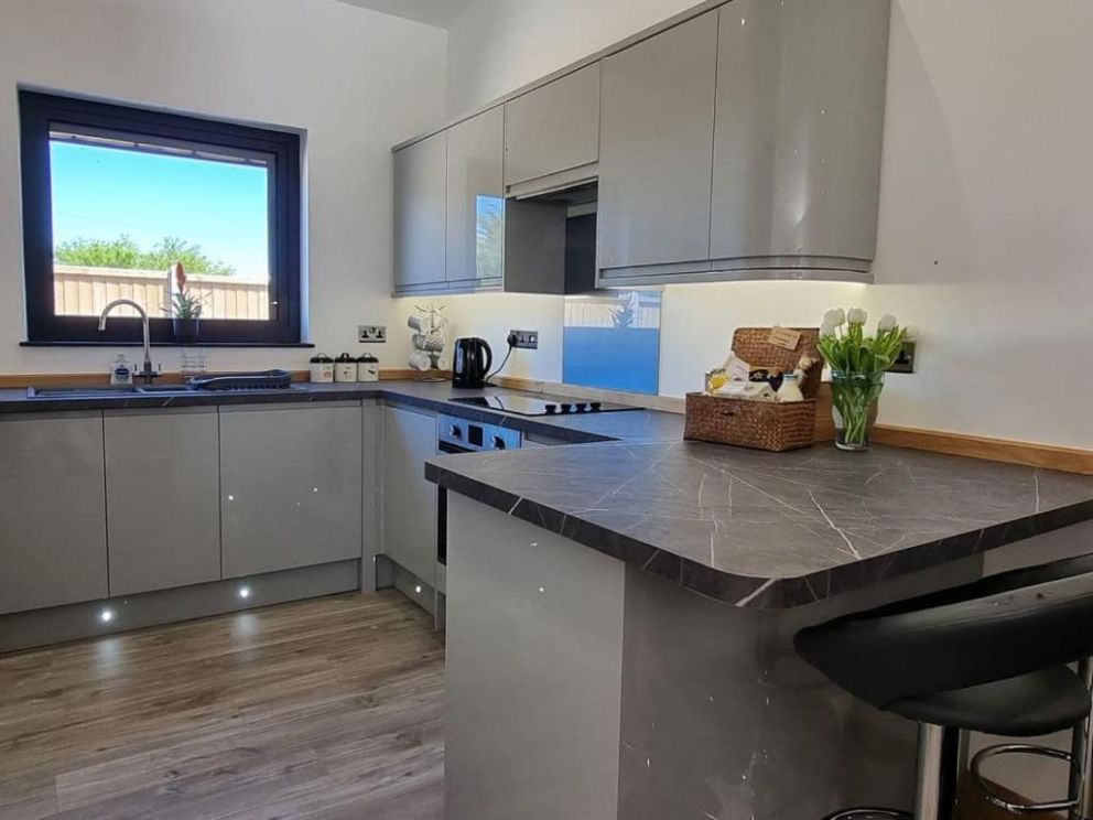 Dronefield Lodge in Somerton, Somerset - for rent, sleeping 11, with hot tub