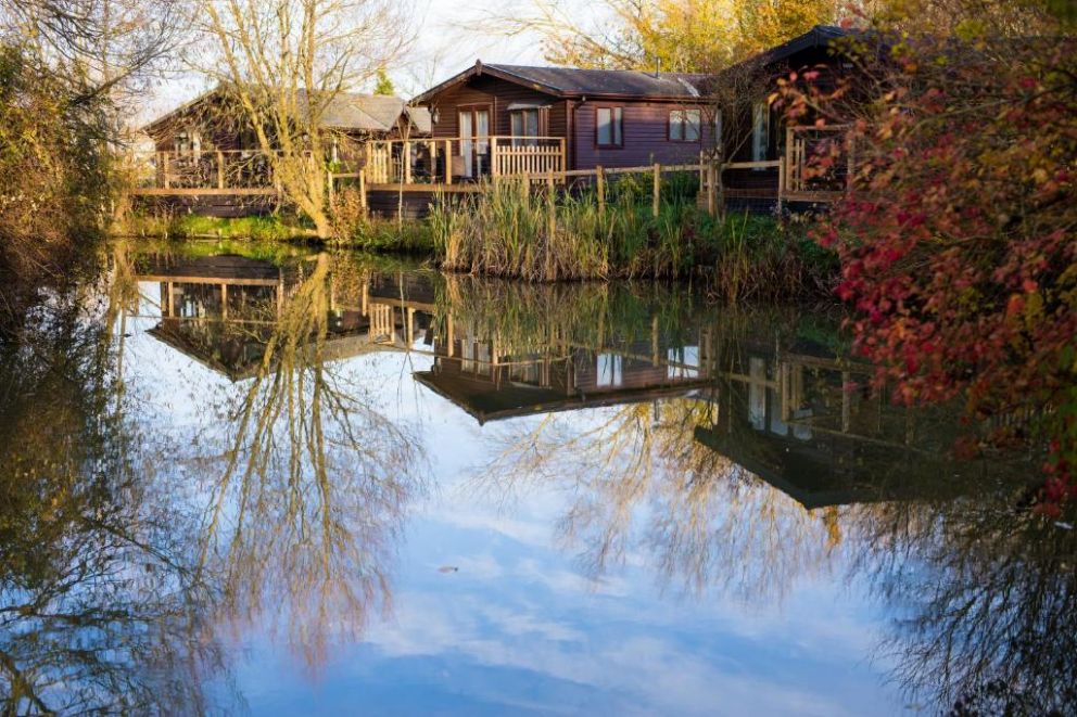 Fairwood Lakes Holiday Park, Westbury - for rent with hot tub, lake view and floating lodges