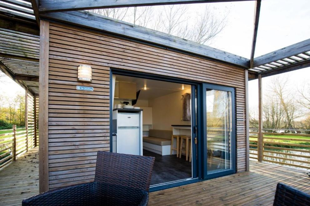 Fairwood Lakes Holiday Park, Westbury - for rent with hot tub, lake view and floating lodges