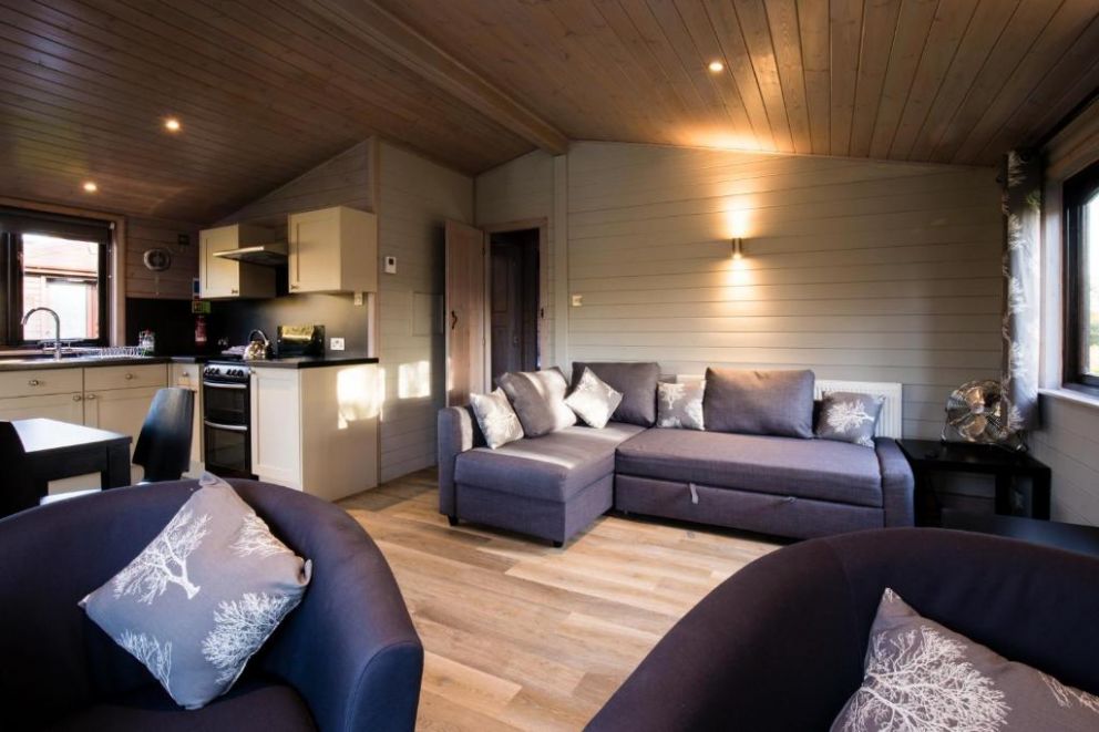 Fairwood Lakes Holiday Park, Westbury - for rent with hot tub, lake view and floating lodges