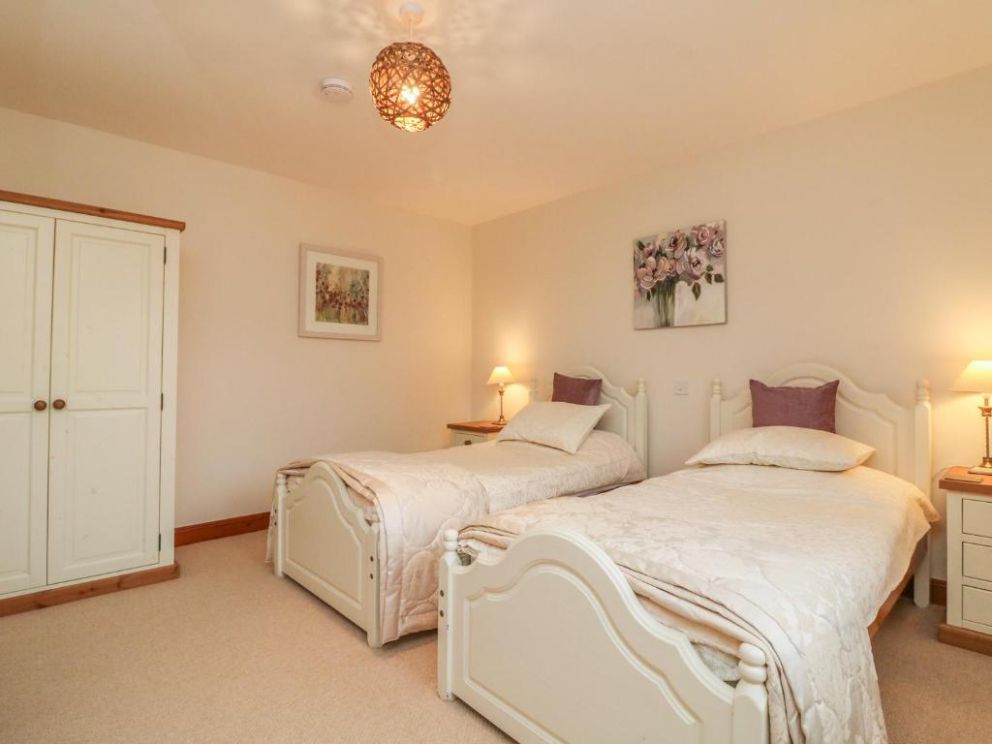 Fig Tree Cottage, Bickleigh near Tiverton, Devon -  holiday lodge with hot tub, wood burning stove and BBQ