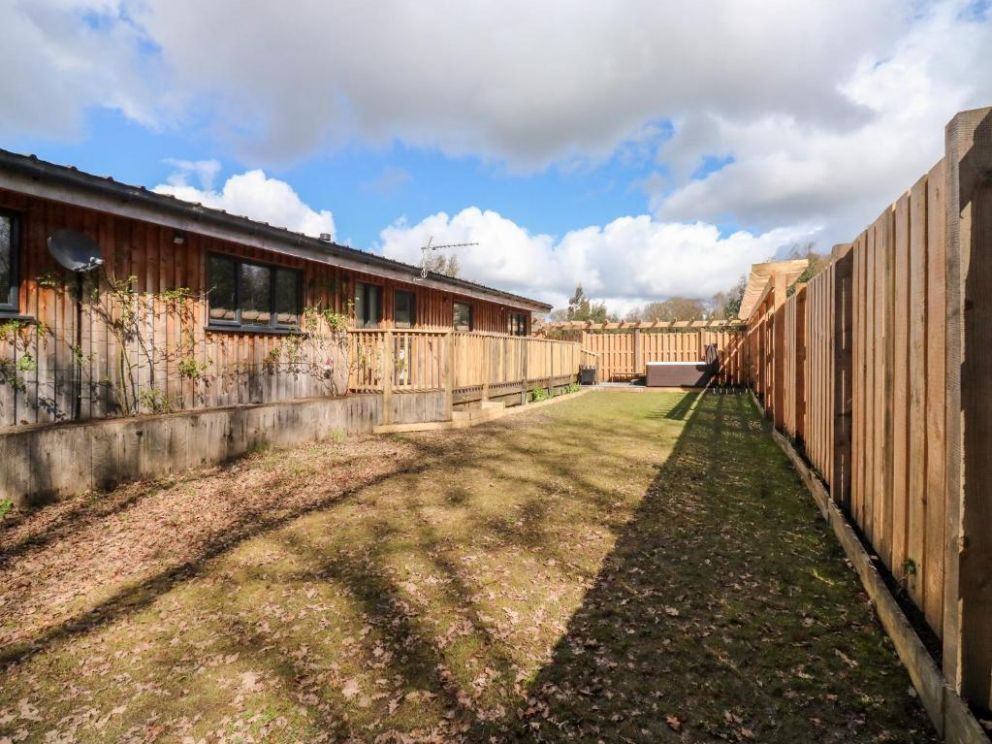 Gloccamaura, Newton Abbot, Devon - pet friendly holiday lodge, with hot tub, wood burning stove and enclosed garden