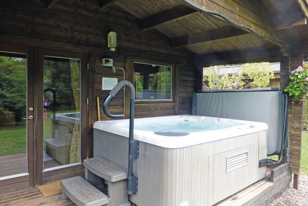 Goodiford Mill Lakes Devon hot tub staycations