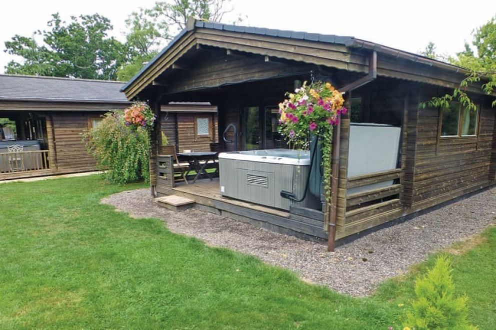Goodiford Mill Lakes Devon hot tub cabins