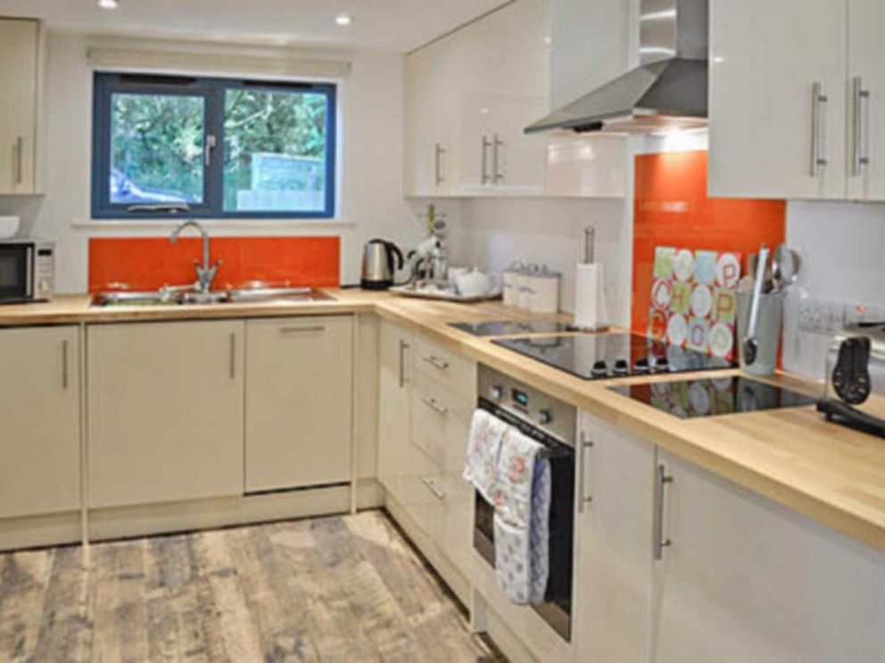 Grove Lodge in Cornwall - pet friendly, with hot tub and woodburner, close to the beach