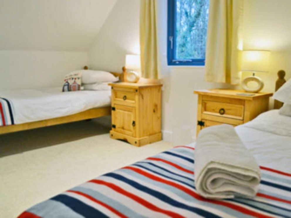 Grove Lodge in Cornwall - pet friendly, with hot tub and woodburner, close to the beach