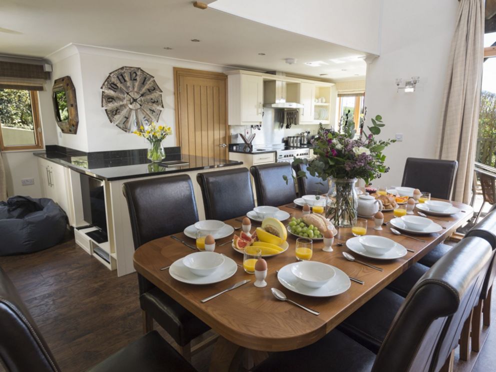 Hillfield Village in Dartmouth - Court Lodge for rent. Leisurely breakfast before a busy day exploring