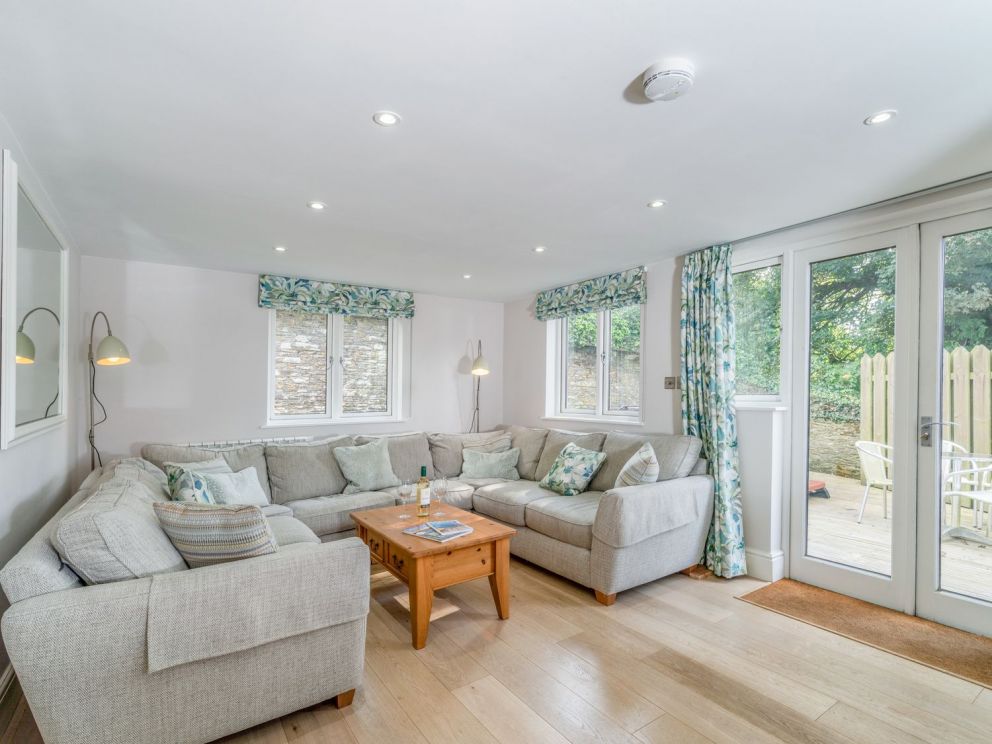 Hillfield Village in Dartmouth - Keepers Lodge for rent with spacious living room