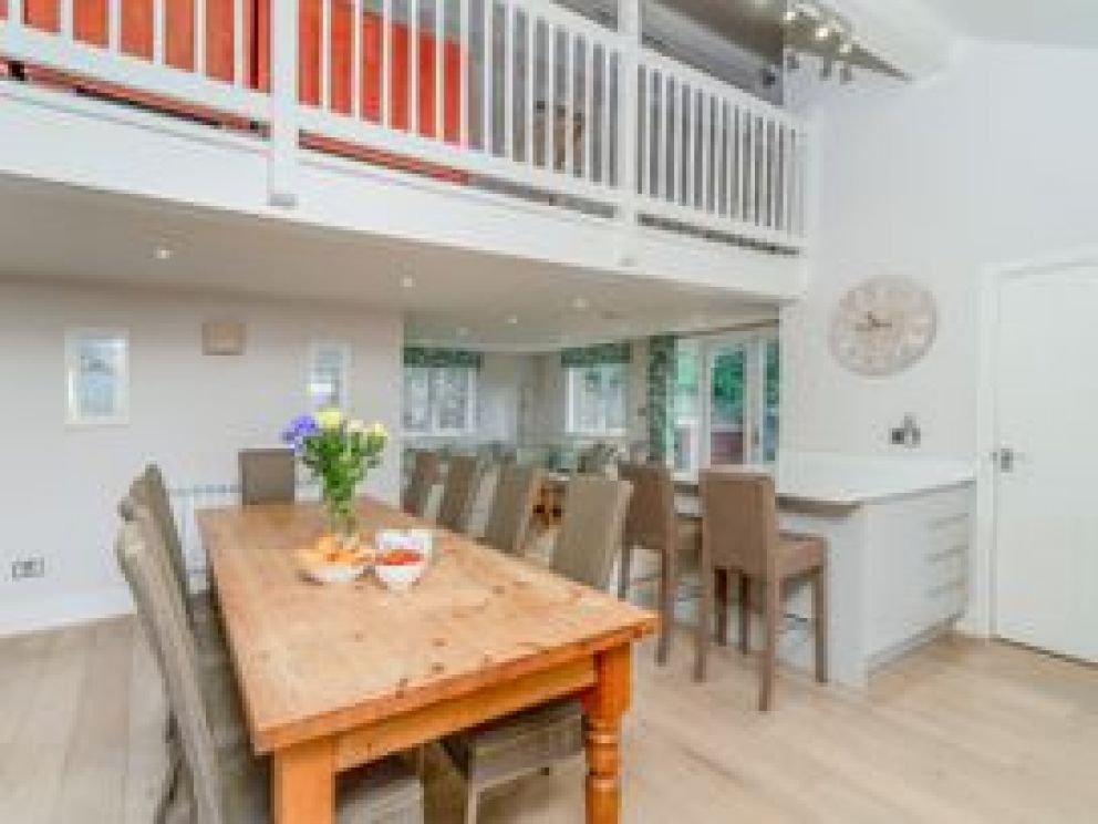 Hillfield Village in Dartmouth - Keepers Lodge for rent with mezannine