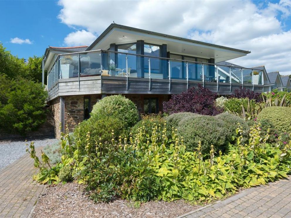 Hillfield Village in Dartmouth - Vantage Point for rent, with private sauna, large hot tub, overlooking beautiful gardens and spectacular views