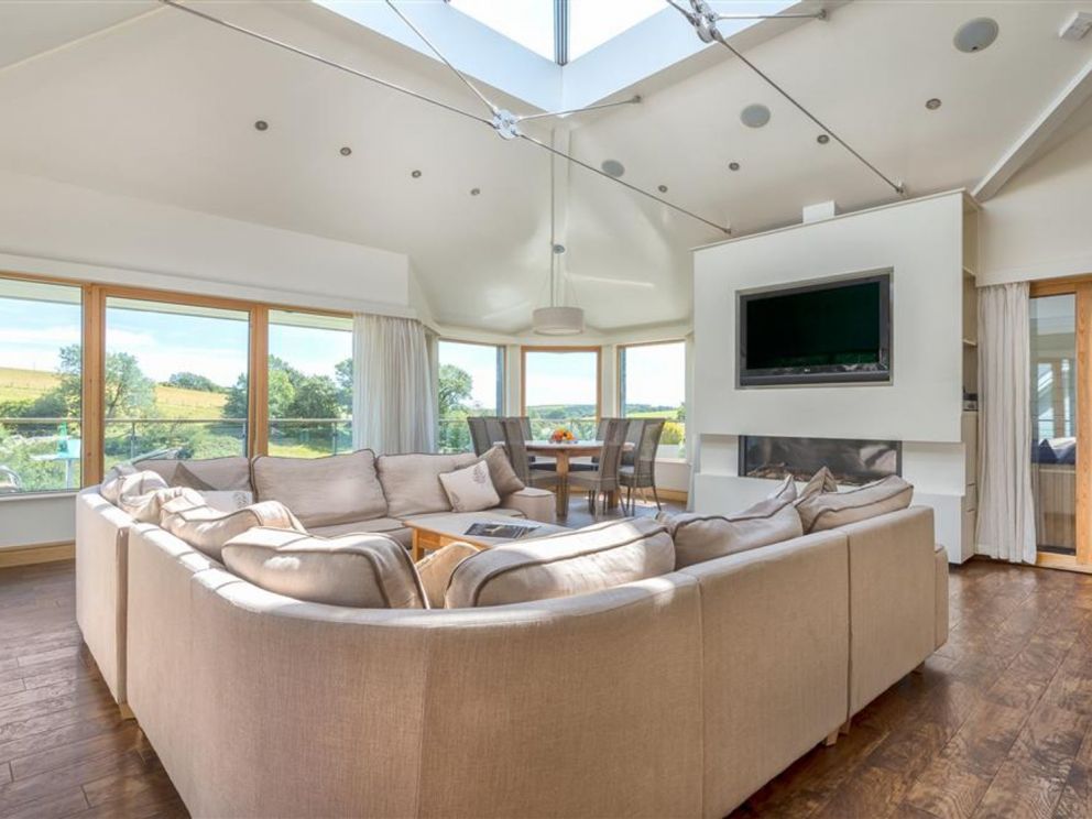 Hillfield Village in Dartmouth - Vantage Point for rent, with light and spacious open plan living area