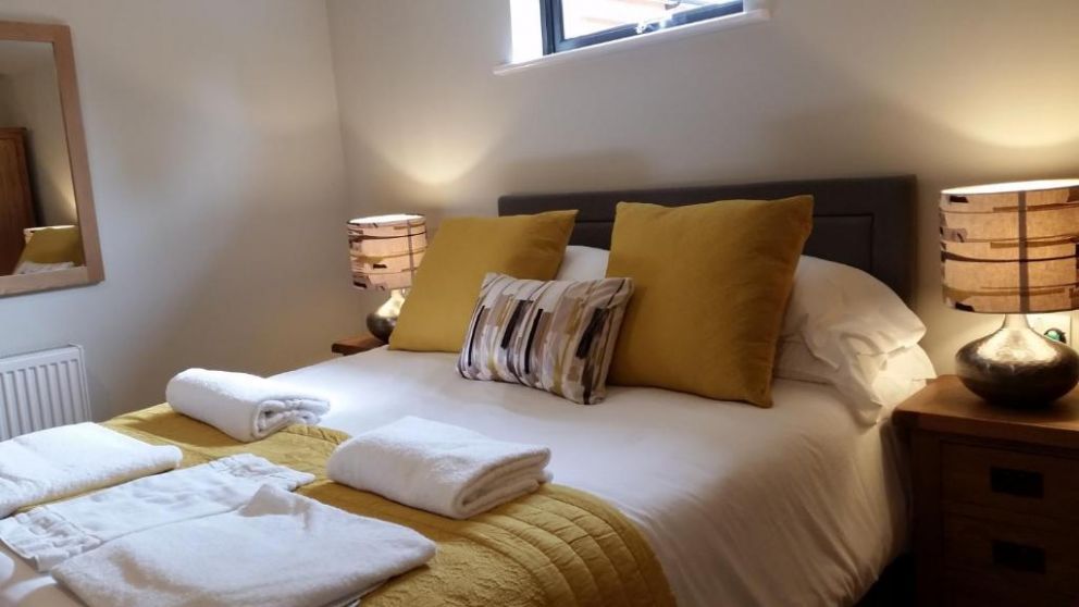 Hillside Lodge at Tor Farm in Cheddar, Somerset - with hot tub, wood burner and seasonal outdoor heated swimming pool