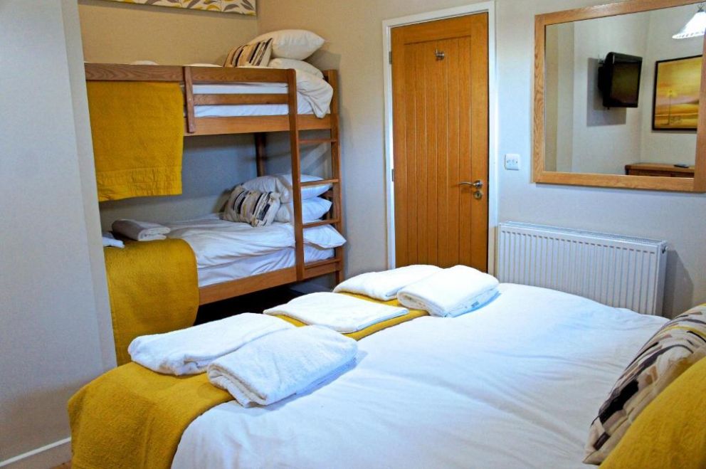 Hillside Lodge at Tor Farm in Cheddar, Somerset - with hot tub, wood burner and seasonal outdoor heated swimming pool