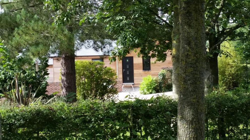 Hillside Lodge at Tor Farm in Cheddar, Somerset - with hot tub, wood burner and seasonal outdoor heated swimming pool