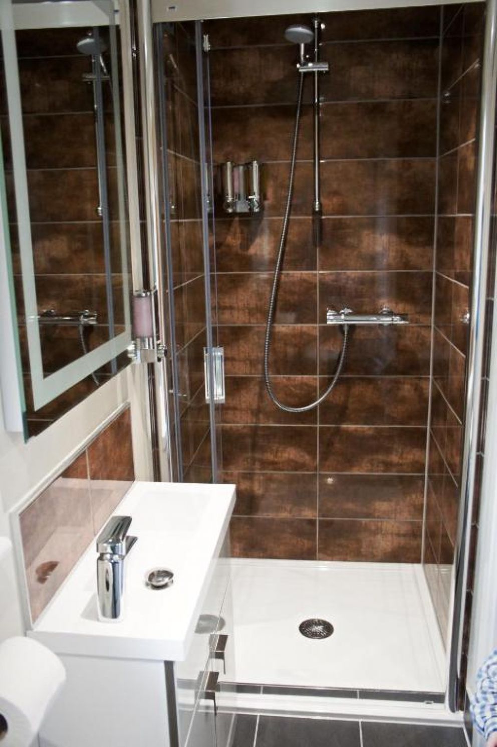 Hillside Lodge at Tor Farm in Cheddar, Somerset - with hot tub, wood burner and seasonal outdoor heated swimming pool