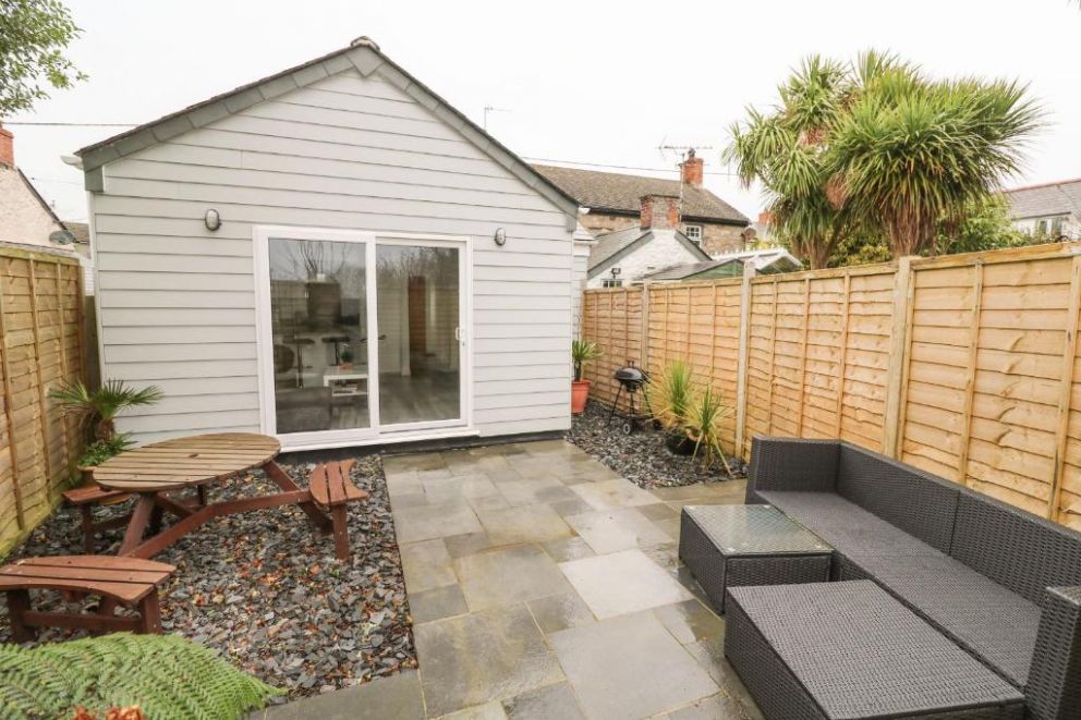 Lauristine Flat, Penzance, Cornwall - pet friendly, holiday lodge for rent, close to the beach