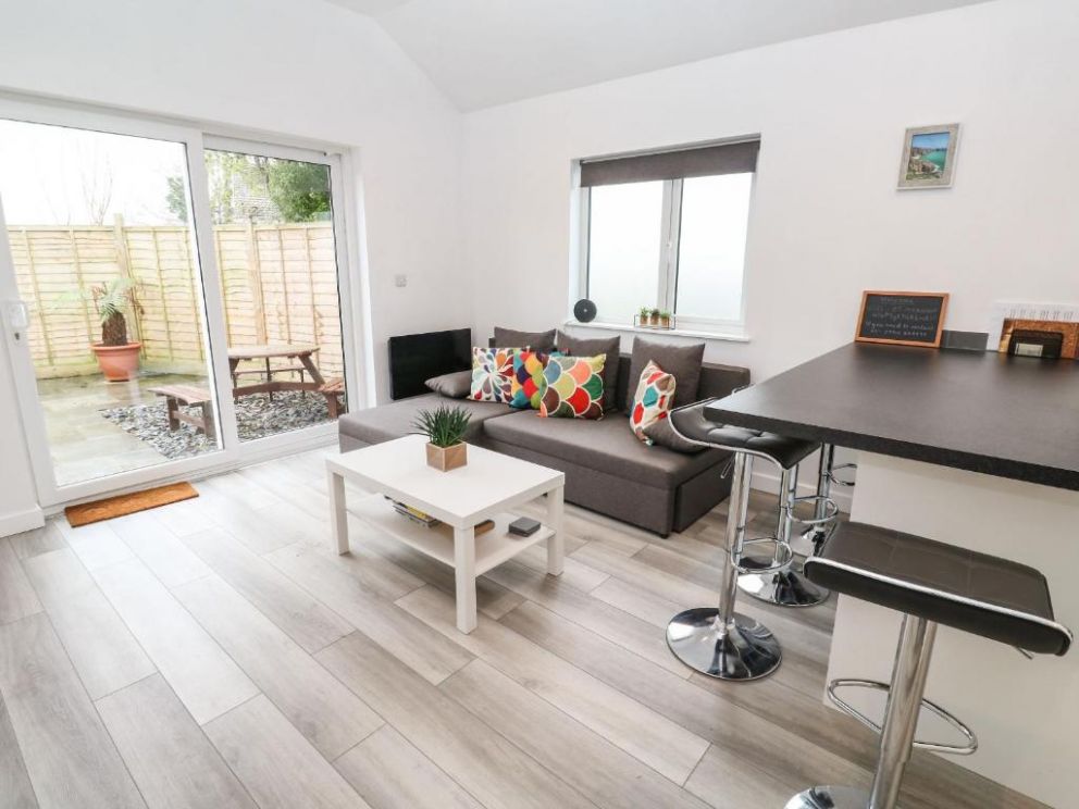 Lauristine Flat, Penzance, Cornwall - pet friendly, holiday lodge for rent, close to the beach