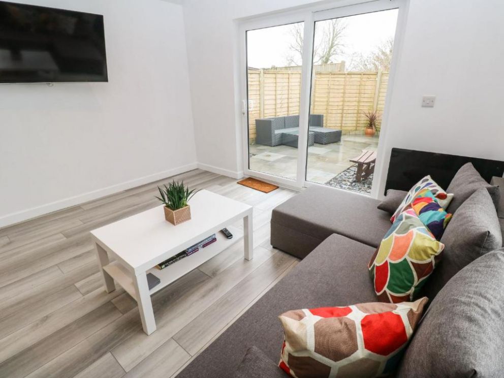 Lauristine Flat, Penzance, Cornwall - pet friendly, holiday lodge for rent, close to the beach