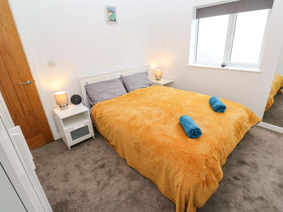 Lauristine Flat, Penzance, Cornwall - pet friendly, holiday lodge for rent, close to the beach