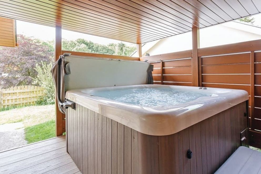 Leycroft Valley Cornwall undercover hot tub holidays