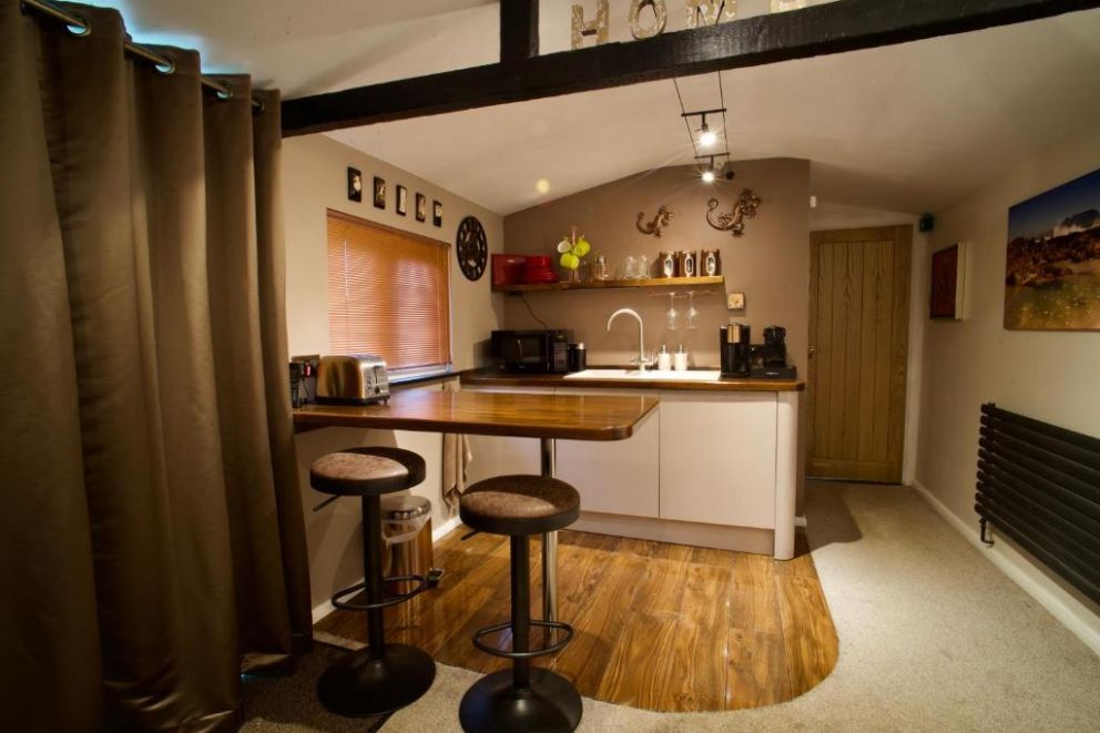 Luxurious Rural Cabin with Hot Tub in West Chiltington, West Sussex