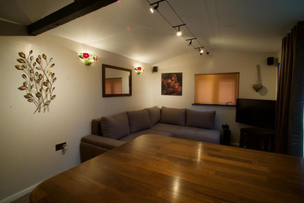 Luxurious Rural Cabin with Hot Tub in West Chiltington, West Sussex