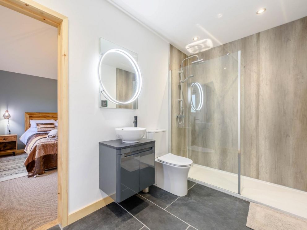 Luxury Lake Retreat with private lake in Devon - for rent with carp fishing, paddle boarding, hot tub and wood burner