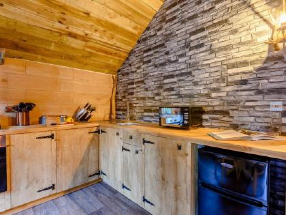 New Forest Retreat in Christchurch for rent - pet friendly with hot tub