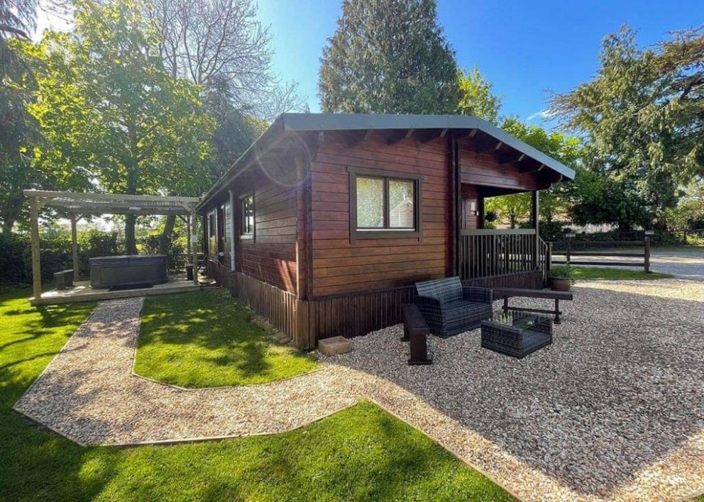 Oat Hill Lodges with hot tubs and fishing in Dorset