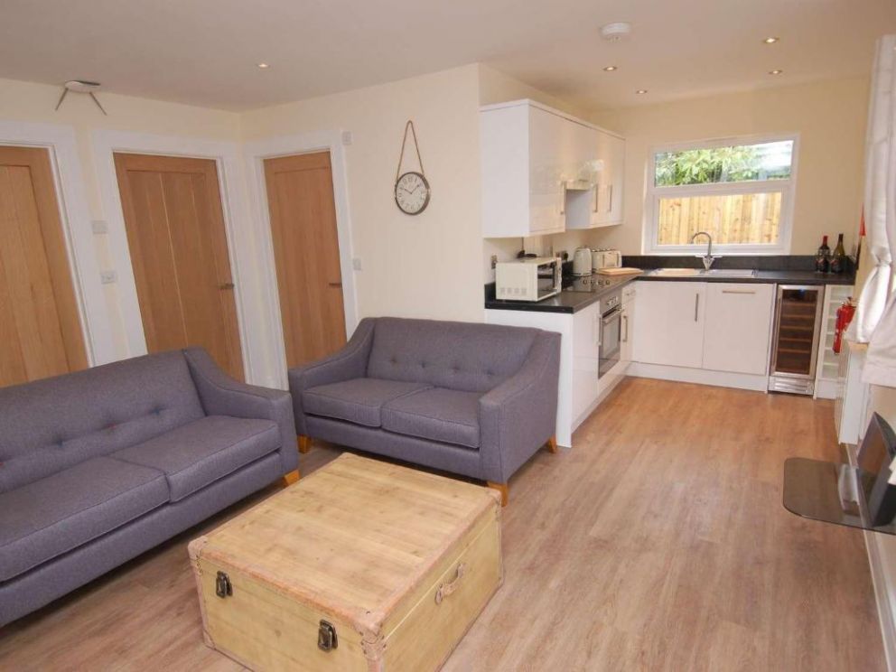 Old Walls Vineyard - pet friendly lodges to rent