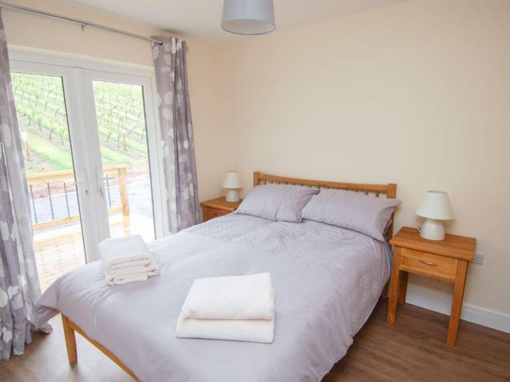 Old Walls Vineyard - pet friendly lodges to rent