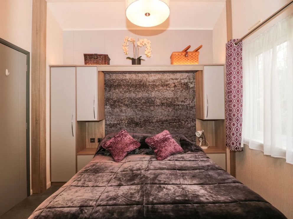 Owls Nest, Furzehill, Dorset - pet friendly, lodge on holiday park with outdoor pool, children's pool, volleyball, basketball & tennis courts, adventure playground, table tennis and dog paddock