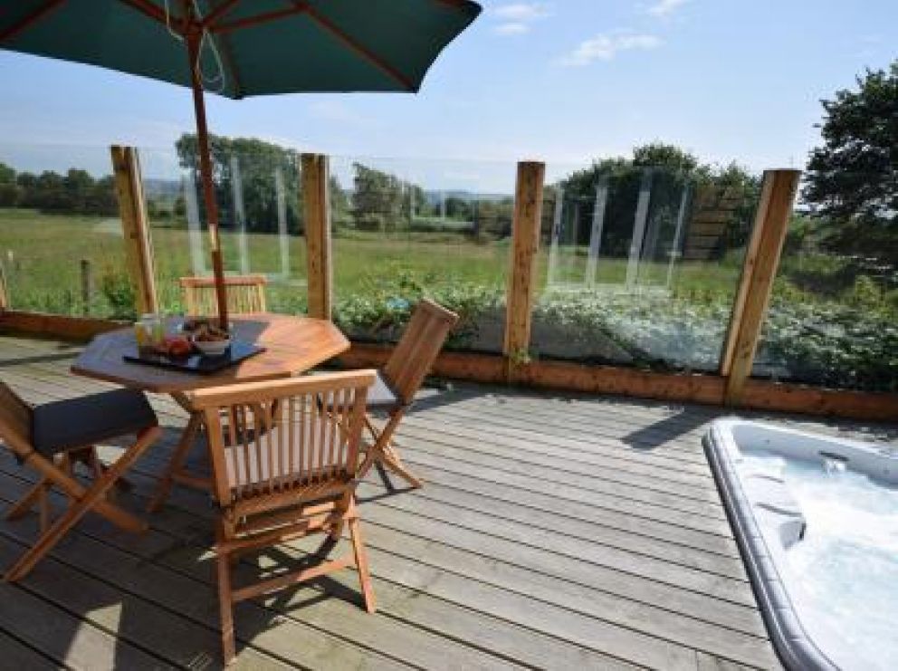 Pig On The Hill Lodges - pet friendly, with hot tub and wood burner close to the beach