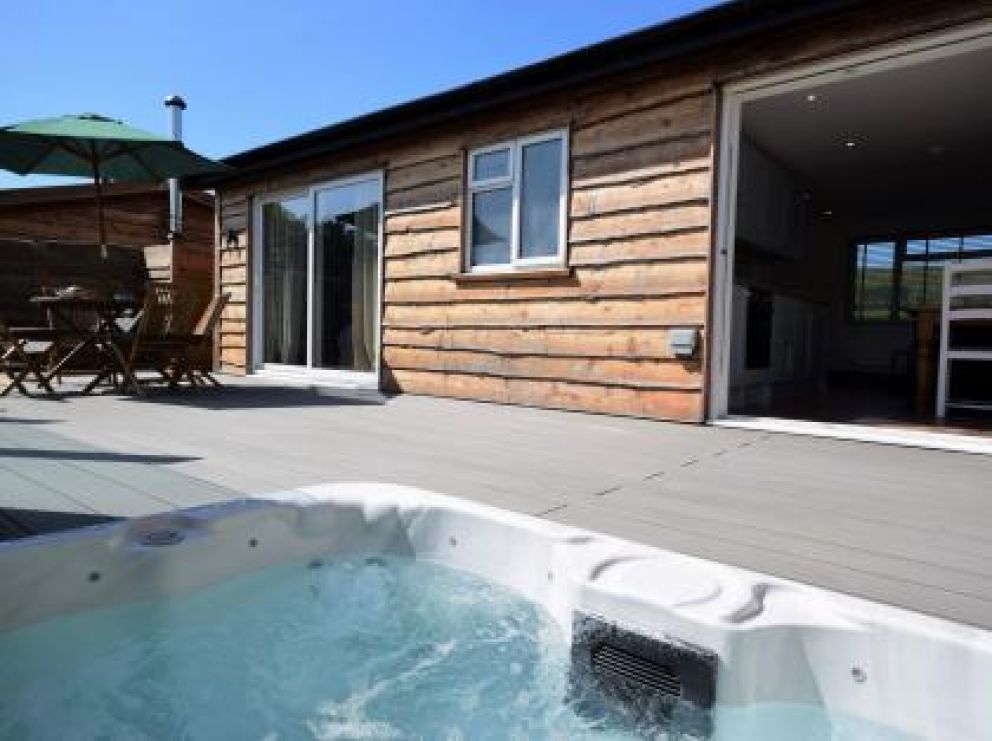 Pig On The Hill Lodges - pet friendly, with hot tub and wood burner close to the beach