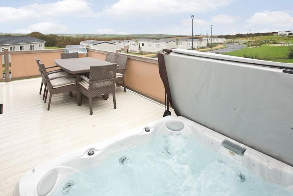 Piran Meadows Resort and Spa Cornwall lodges with hot tubs