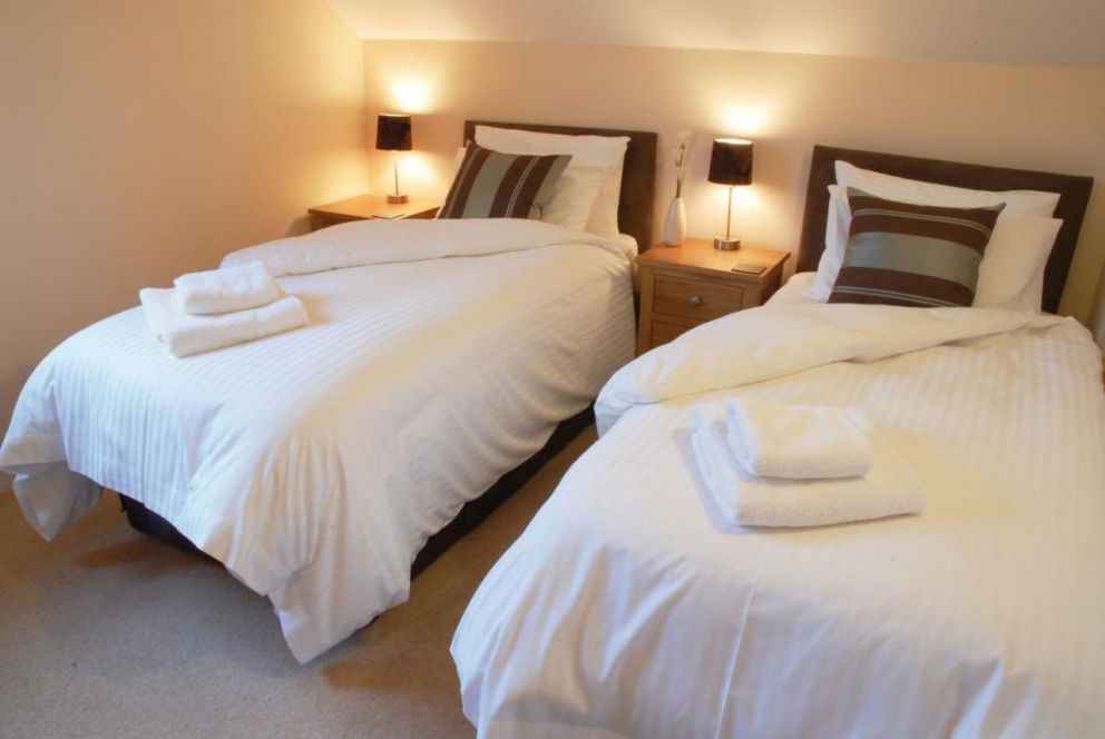 Puffin at Retallack, Cornwall - for rent with hot tub. On Retallack Resort & Spa with aqua park, pool, spa and fitness centre