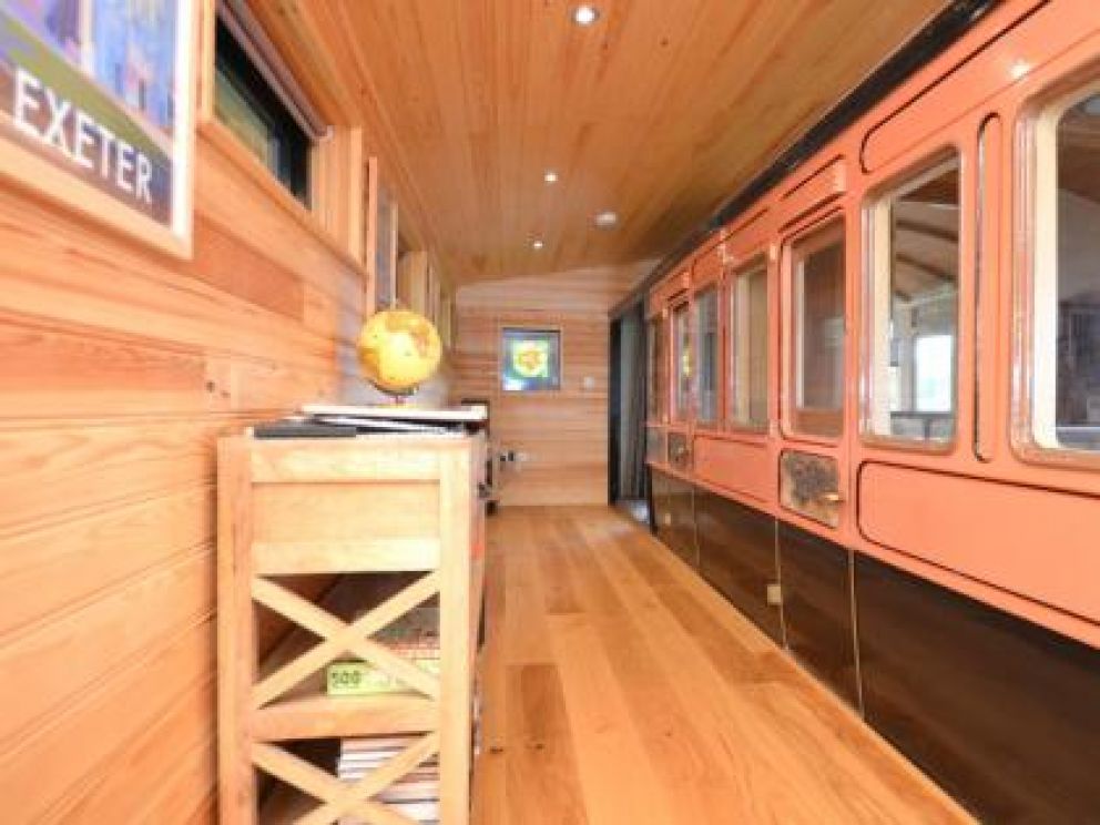 Railway Carriage Cabin in Longdown, Exeter - renovated railway carriage for rent in the countryside