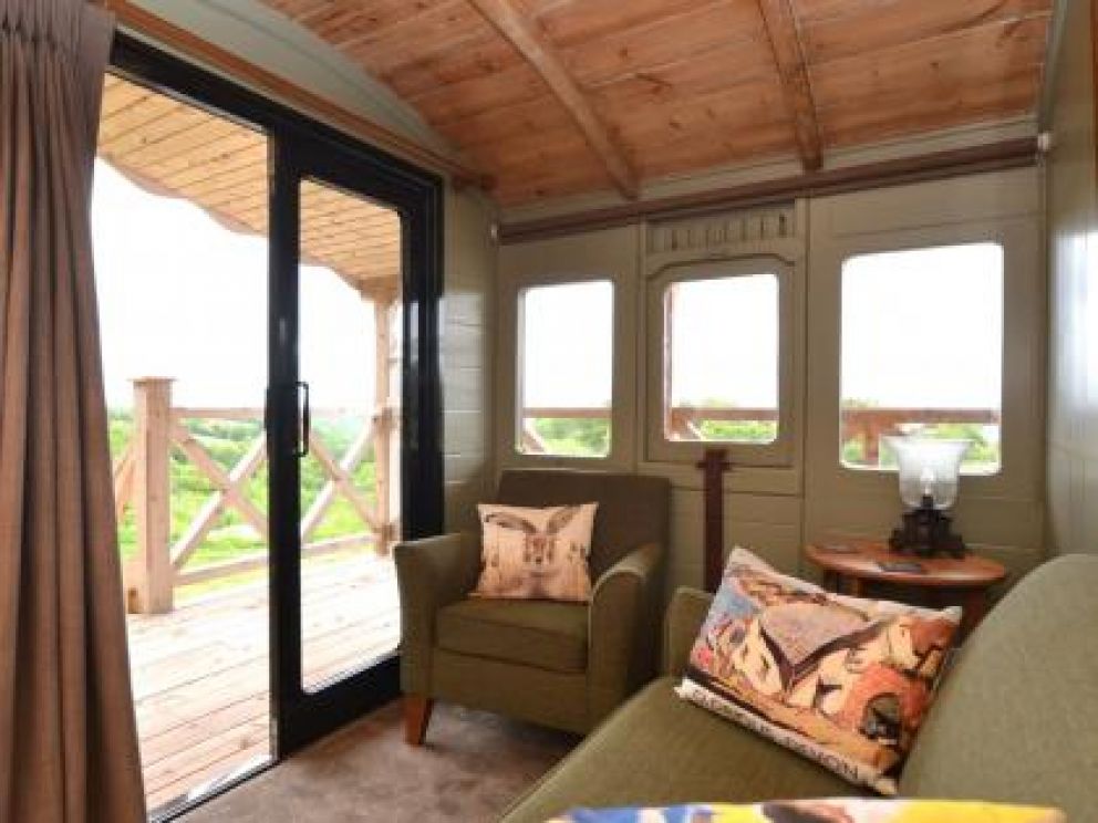 Railway Carriage Cabin in Longdown, Exeter - renovated railway carriage for rent in the countryside