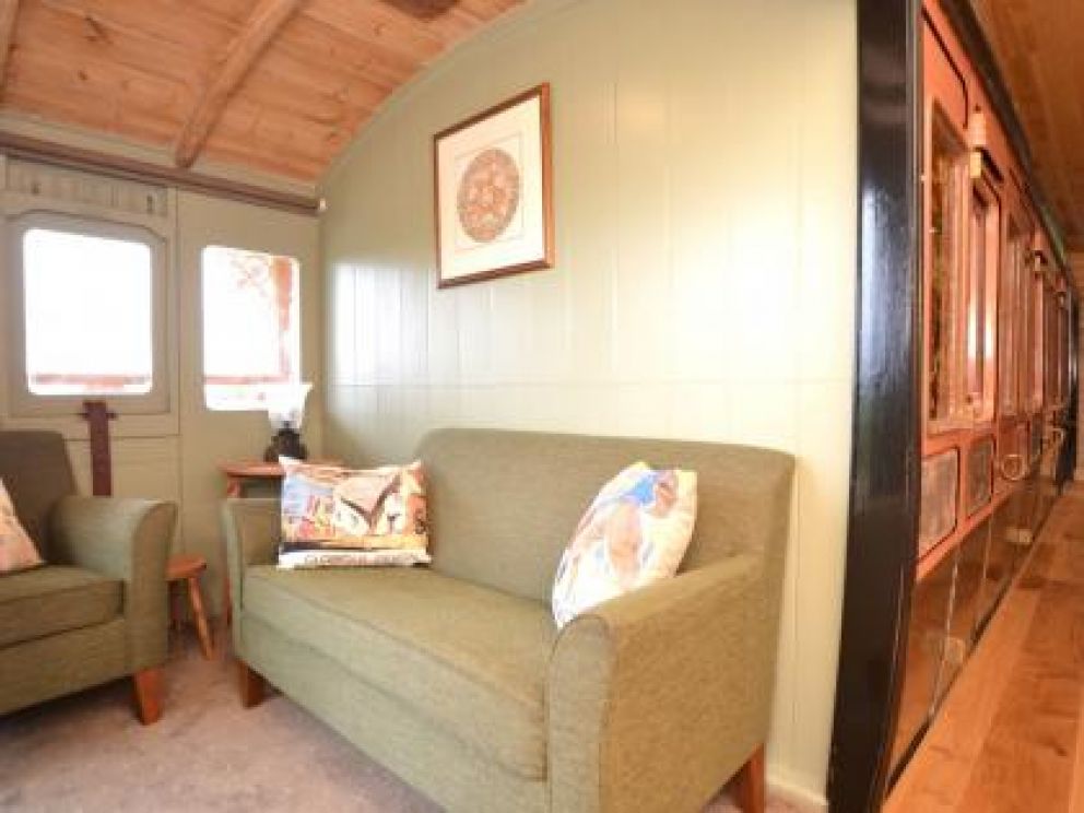 Railway Carriage Cabin in Longdown, Exeter - renovated railway carriage for rent in the countryside