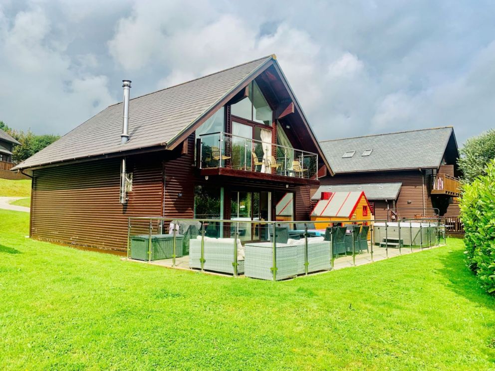 Retallack Resort & Spa - Lodge for rent sleeping up to 10 with wood burner, hot tub lots of park activities and facilities