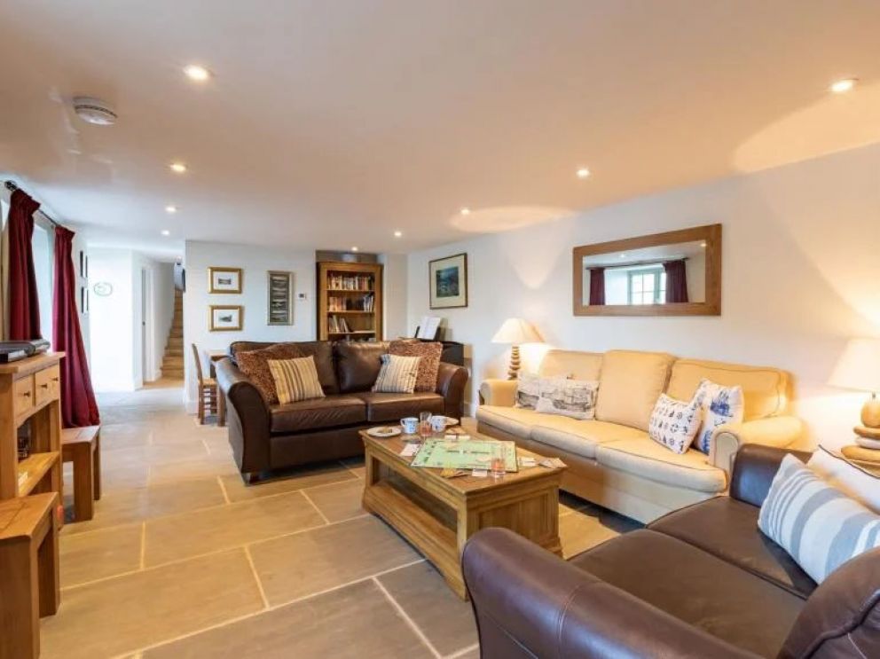 River Dart Lodge in Dartmouth for rent - come together for a cosy night in