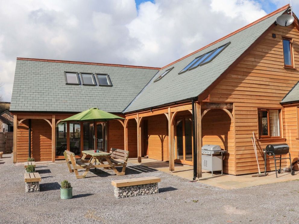 Riverside Lodge in Somerset, pet friendly lodge for rent