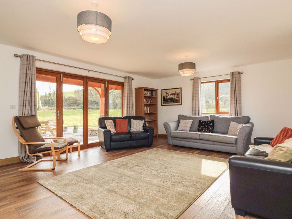 Riverside Lodge in Somerset, pet friendly lodge for rent