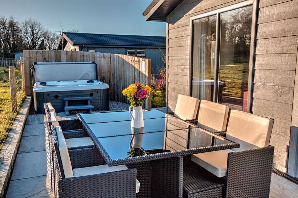 Roadford Lake lodges with hot tubs in Devon