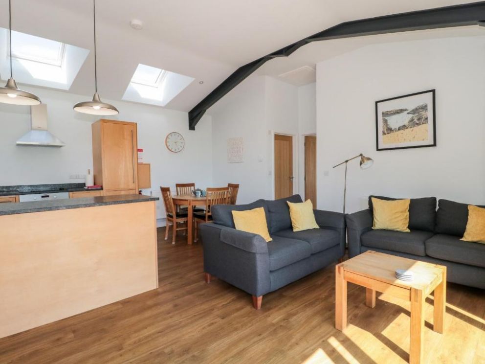 Robins Corner, Weston-super-Mare, Somerset - holiday lodge with woodfired hot tub, close to the sea