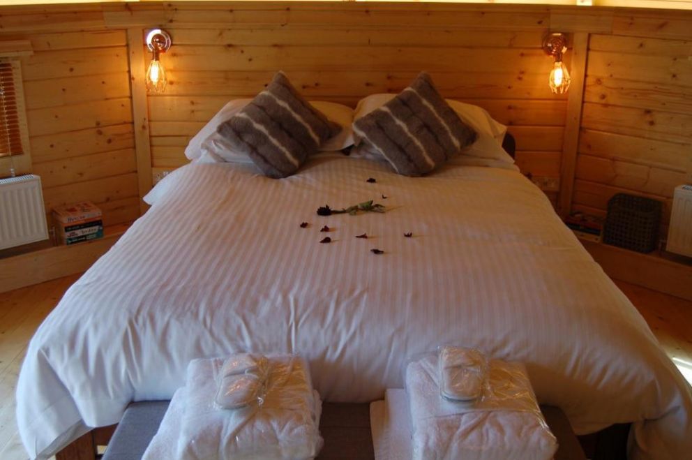 Romantic Rural Retreats in Crewkerne - for rent with hot tub