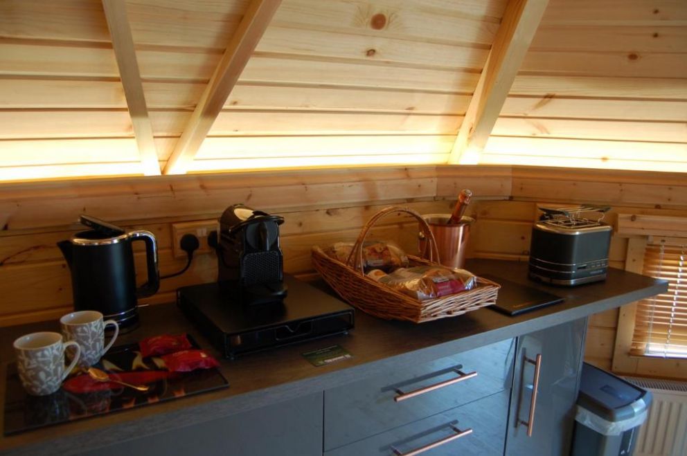 Romantic Rural Retreats in Crewkerne - for rent with hot tub