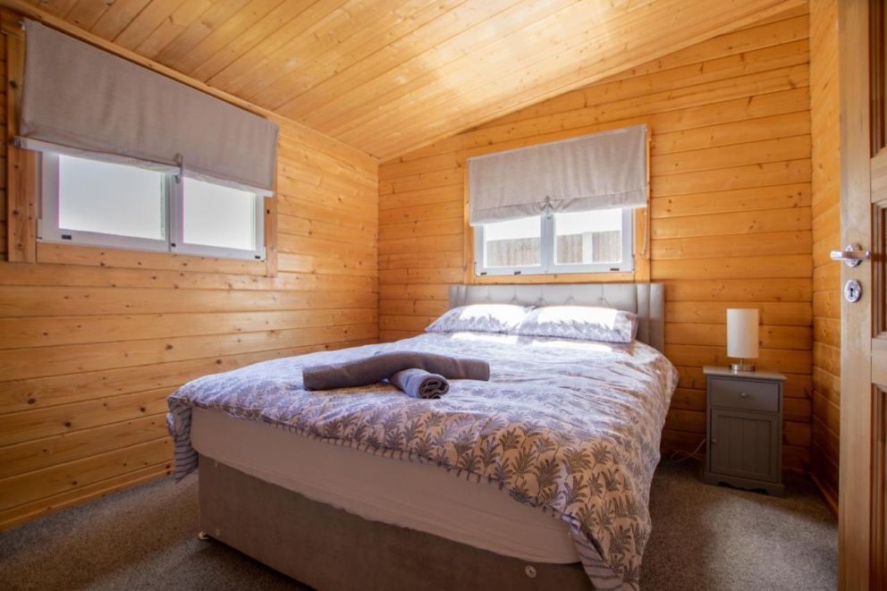 Rural Log Cabin in Slindon - pet friendly accommodation, with hot tub and fishing lake