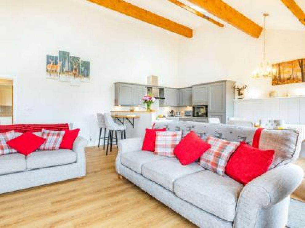 Saxon Maybank Retreat, Bradford Abbas, Sherborne - lodge with hot tub in Dorset